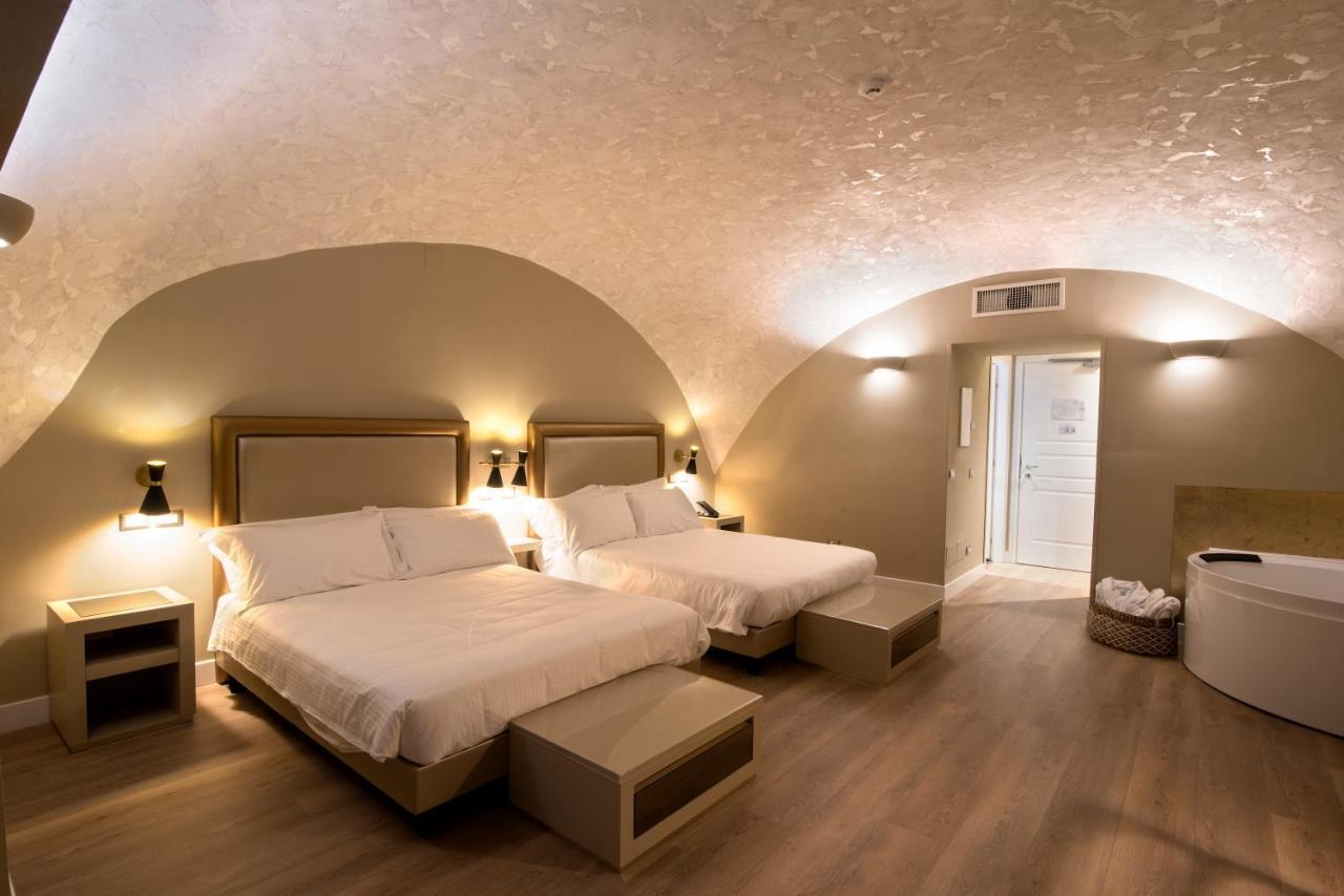 Caruso Place Boutique & Wellness Suites Napoli Bagian luar foto