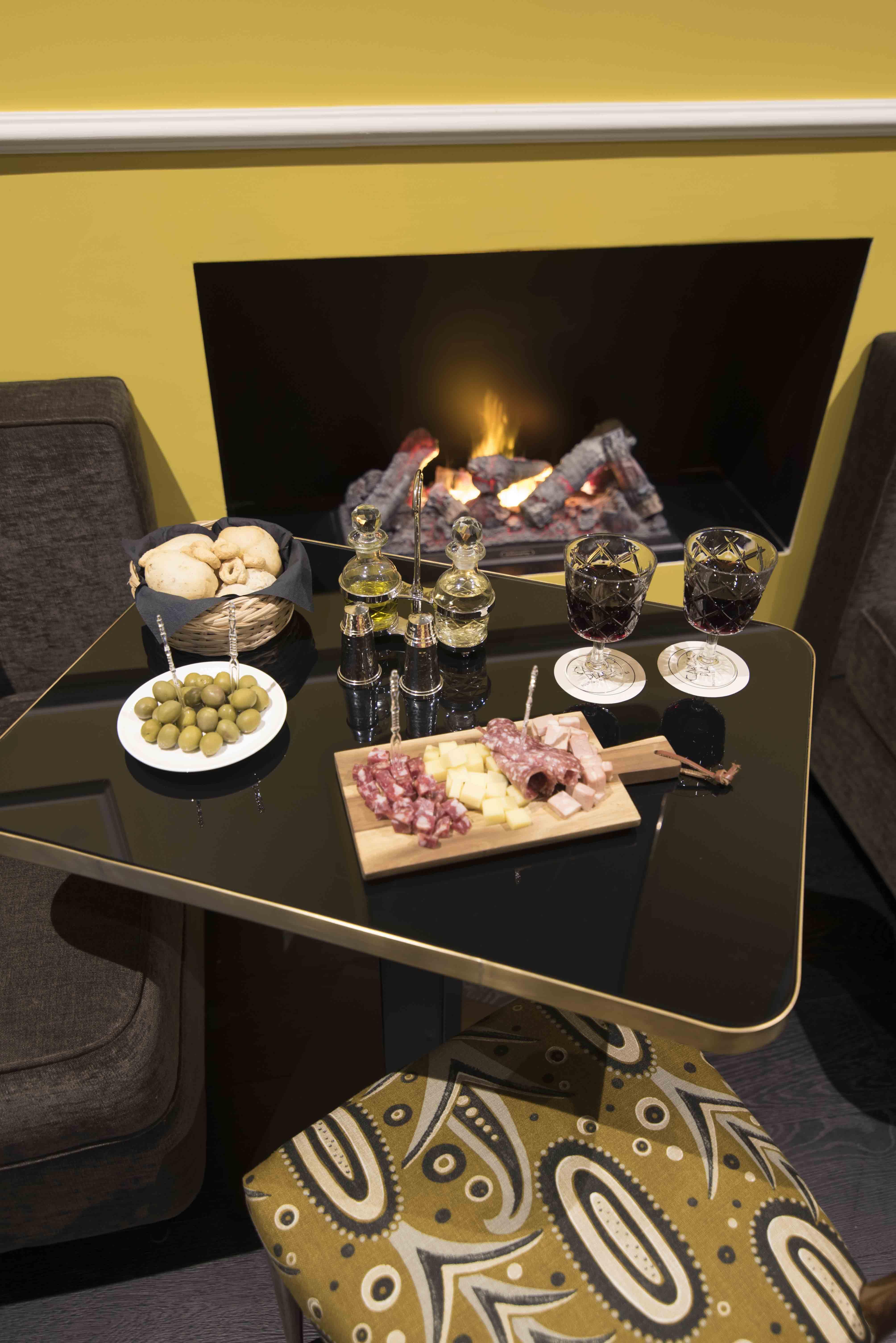 Caruso Place Boutique & Wellness Suites Napoli Bagian luar foto