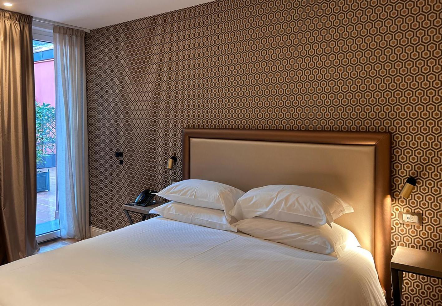 Caruso Place Boutique & Wellness Suites Napoli Bagian luar foto