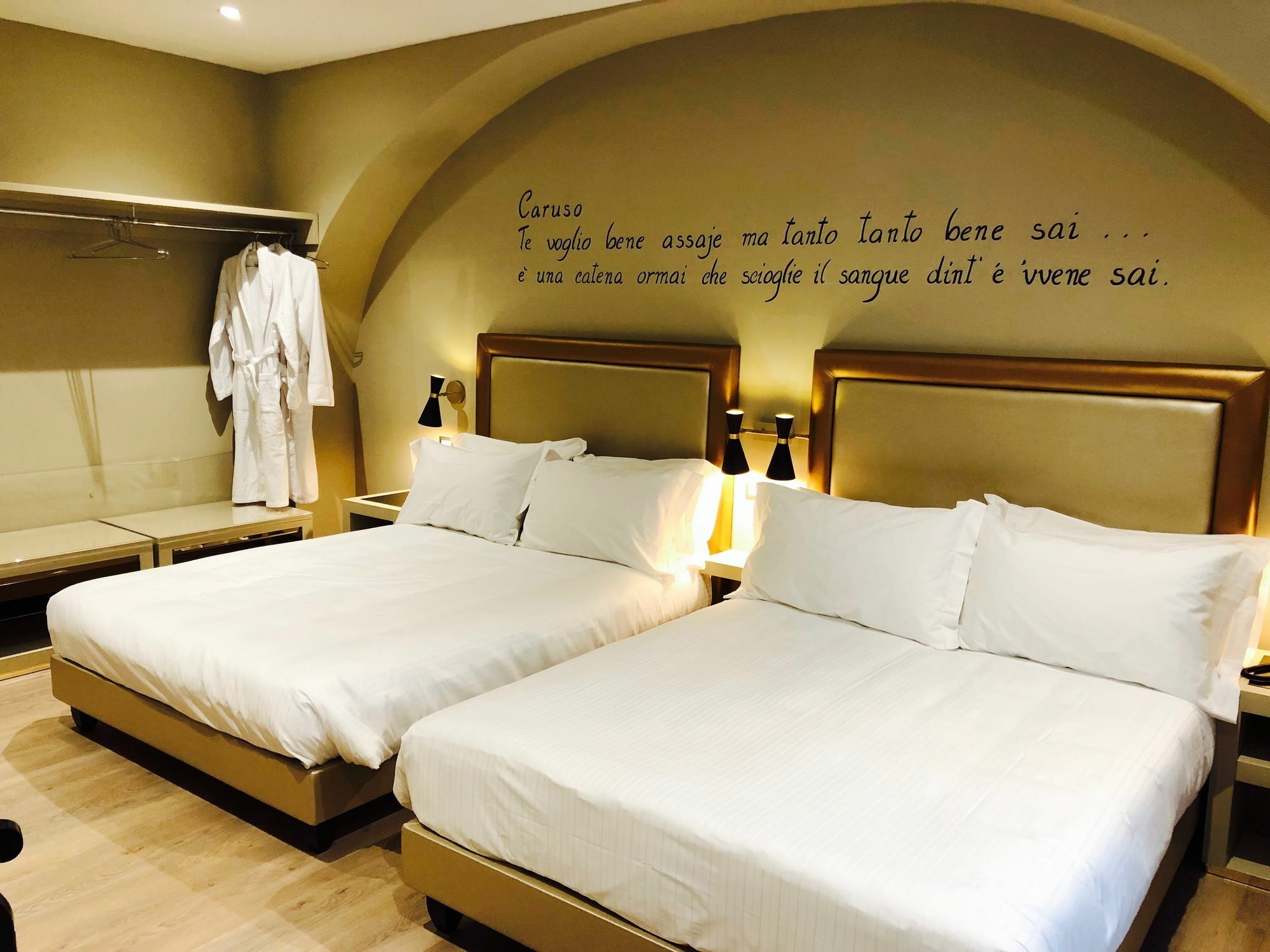 Caruso Place Boutique & Wellness Suites Napoli Bagian luar foto