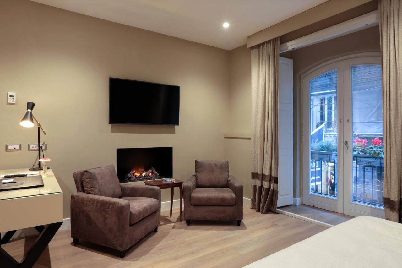 Caruso Place Boutique & Wellness Suites Napoli Bagian luar foto